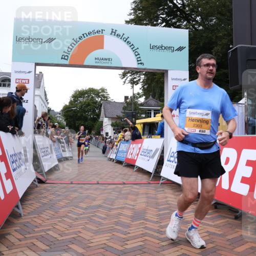30.08.2026 - Blankeneser Heldenlauf Lena Gebhardt http://msf.ph/oto/10047624 30.08.2026 11:54:07 Ziel 2303, 2585, 2942, 2957 meine-sportfotos.de
