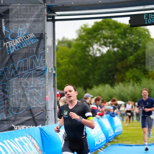 30.08.2026 - Elbe Triathlon Hamburg LAZAROV Photography http://msf.ph/oto/10047645 30.08.2026 10:31:05 Ziel 208, 252, 1895 meine-sportfotos.de