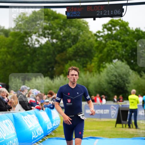 30.08.2026 - Elbe Triathlon Hamburg LAZAROV Photography http://msf.ph/oto/10047664 30.08.2026 10:31:07 Ziel 208, 252, 1895 meine-sportfotos.de