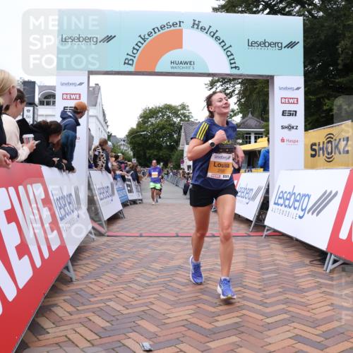 30.08.2026 - Blankeneser Heldenlauf Lena Gebhardt http://msf.ph/oto/10047674 30.08.2026 11:54:10 Ziel 2247, 2585, 2942, 2957 meine-sportfotos.de