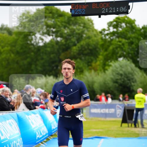 30.08.2026 - Elbe Triathlon Hamburg LAZAROV Photography http://msf.ph/oto/10047676 30.08.2026 10:31:08 Ziel 208, 252, 1895 meine-sportfotos.de