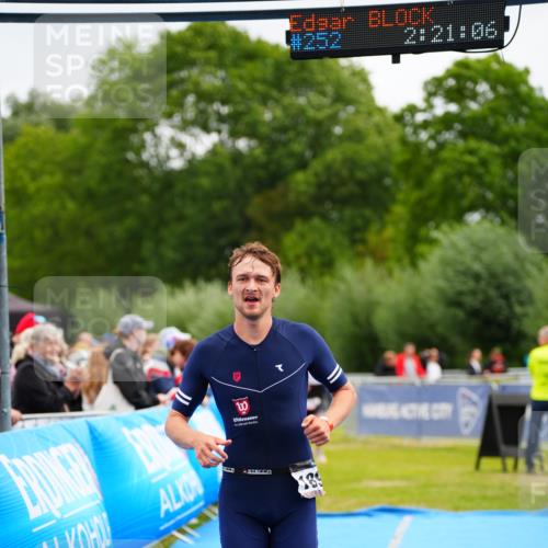 30.08.2026 - Elbe Triathlon Hamburg LAZAROV Photography http://msf.ph/oto/10047681 30.08.2026 10:31:08 Ziel 208, 252, 1895 meine-sportfotos.de