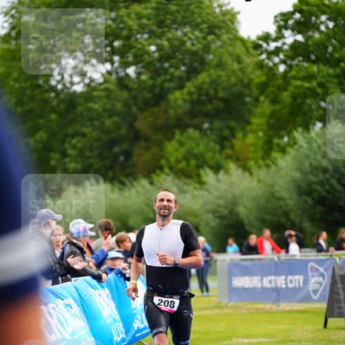 30.08.2026 - Elbe Triathlon Hamburg LAZAROV Photography http://msf.ph/oto/10047707 30.08.2026 10:31:12 Ziel 208 meine-sportfotos.de