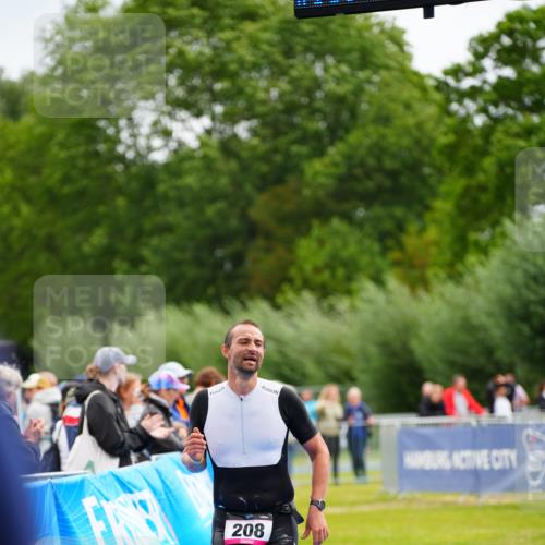 30.08.2026 - Elbe Triathlon Hamburg LAZAROV Photography http://msf.ph/oto/10047712 30.08.2026 10:31:13 Ziel 208 meine-sportfotos.de