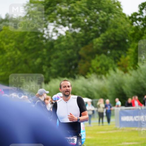 30.08.2026 - Elbe Triathlon Hamburg LAZAROV Photography http://msf.ph/oto/10047723 30.08.2026 10:31:13 Ziel 208 meine-sportfotos.de