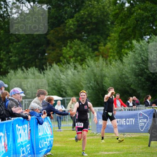 30.08.2026 - Elbe Triathlon Hamburg LAZAROV Photography http://msf.ph/oto/10047728 30.08.2026 10:31:27 Ziel 328 meine-sportfotos.de