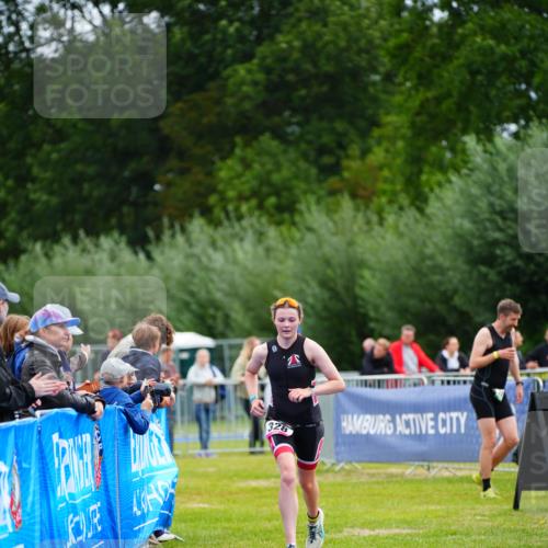30.08.2026 - Elbe Triathlon Hamburg LAZAROV Photography http://msf.ph/oto/10047745 30.08.2026 10:31:27 Ziel 328 meine-sportfotos.de