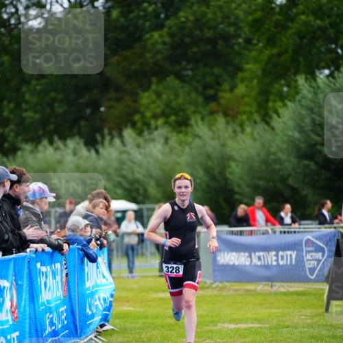 30.08.2026 - Elbe Triathlon Hamburg LAZAROV Photography http://msf.ph/oto/10047751 30.08.2026 10:31:28 Ziel 328 meine-sportfotos.de