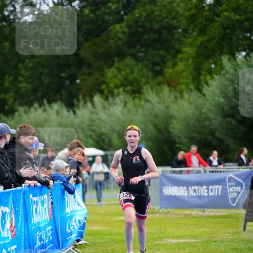 30.08.2026 - Elbe Triathlon Hamburg LAZAROV Photography http://msf.ph/oto/10047757 30.08.2026 10:31:28 Ziel 328 meine-sportfotos.de