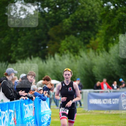 30.08.2026 - Elbe Triathlon Hamburg LAZAROV Photography http://msf.ph/oto/10047762 30.08.2026 10:31:29 Ziel 328 meine-sportfotos.de
