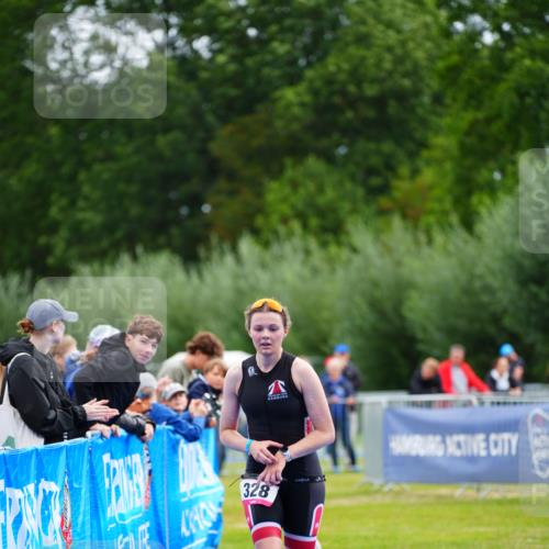30.08.2026 - Elbe Triathlon Hamburg LAZAROV Photography http://msf.ph/oto/10047765 30.08.2026 10:31:29 Ziel 328 meine-sportfotos.de