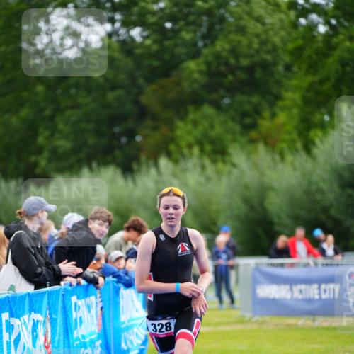 30.08.2026 - Elbe Triathlon Hamburg LAZAROV Photography http://msf.ph/oto/10047772 30.08.2026 10:31:29 Ziel 328 meine-sportfotos.de