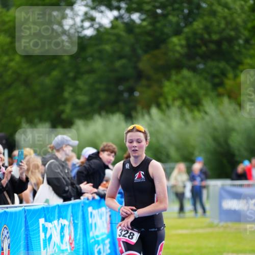 30.08.2026 - Elbe Triathlon Hamburg LAZAROV Photography http://msf.ph/oto/10047783 30.08.2026 10:31:29 Ziel 328 meine-sportfotos.de