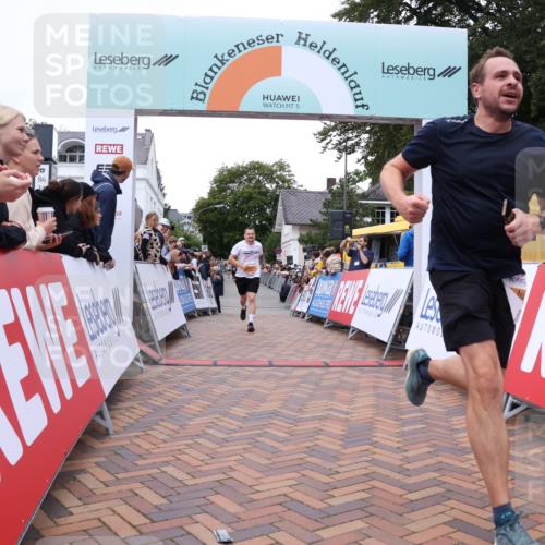 30.08.2026 - Blankeneser Heldenlauf Lena Gebhardt http://msf.ph/oto/10047787 30.08.2026 11:54:16 Ziel 2247, 2324, 2468, 2585 meine-sportfotos.de