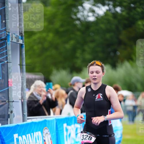 30.08.2026 - Elbe Triathlon Hamburg LAZAROV Photography http://msf.ph/oto/10047801 30.08.2026 10:31:30 Ziel 328 meine-sportfotos.de