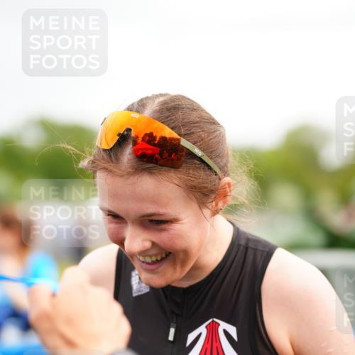 30.08.2026 - Elbe Triathlon Hamburg LAZAROV Photography http://msf.ph/oto/10047810 30.08.2026 10:31:35 Ziel  meine-sportfotos.de
