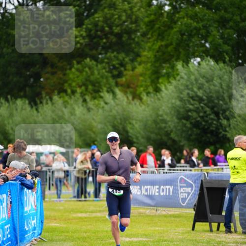 30.08.2026 - Elbe Triathlon Hamburg LAZAROV Photography http://msf.ph/oto/10047851 30.08.2026 10:31:56 Ziel 445 meine-sportfotos.de