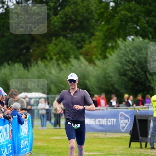 30.08.2026 - Elbe Triathlon Hamburg LAZAROV Photography http://msf.ph/oto/10047873 30.08.2026 10:31:57 Ziel 445 meine-sportfotos.de