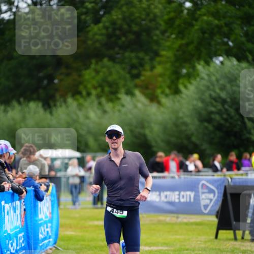30.08.2026 - Elbe Triathlon Hamburg LAZAROV Photography http://msf.ph/oto/10047878 30.08.2026 10:31:57 Ziel 445 meine-sportfotos.de