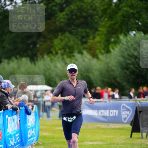 30.08.2026 - Elbe Triathlon Hamburg LAZAROV Photography http://msf.ph/oto/10047884 30.08.2026 10:31:57 Ziel 445 meine-sportfotos.de
