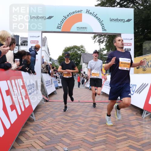 30.08.2026 - Blankeneser Heldenlauf Lena Gebhardt http://msf.ph/oto/10047896 30.08.2026 11:54:29 Ziel 2327, 2373, 2909 meine-sportfotos.de