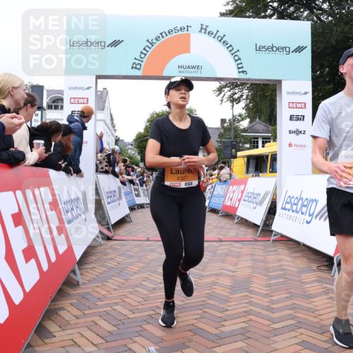 30.08.2026 - Blankeneser Heldenlauf Lena Gebhardt http://msf.ph/oto/10047920 30.08.2026 11:54:29 Ziel 2327, 2373, 2909 meine-sportfotos.de