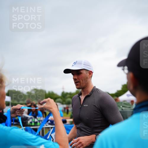 30.08.2026 - Elbe Triathlon Hamburg LAZAROV Photography http://msf.ph/oto/10047929 30.08.2026 10:32:04 Ziel  meine-sportfotos.de