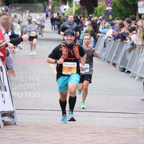 30.08.2026 - Blankeneser Heldenlauf Lena Gebhardt http://msf.ph/oto/10047935 30.08.2026 11:54:37 Ziel  meine-sportfotos.de