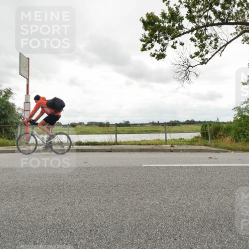 30.08.2026 - Elbe Triathlon Hamburg Michael Burmester http://msf.ph/oto/10048014 30.08.2026 15:04:03 Radfahren  meine-sportfotos.de