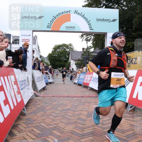 30.08.2026 - Blankeneser Heldenlauf Lena Gebhardt http://msf.ph/oto/10048035 30.08.2026 11:54:44 Ziel 2315, 2701, 4030 meine-sportfotos.de