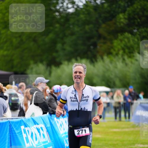 30.08.2026 - Elbe Triathlon Hamburg LAZAROV Photography http://msf.ph/oto/10048054 30.08.2026 10:32:34 Ziel 271 meine-sportfotos.de