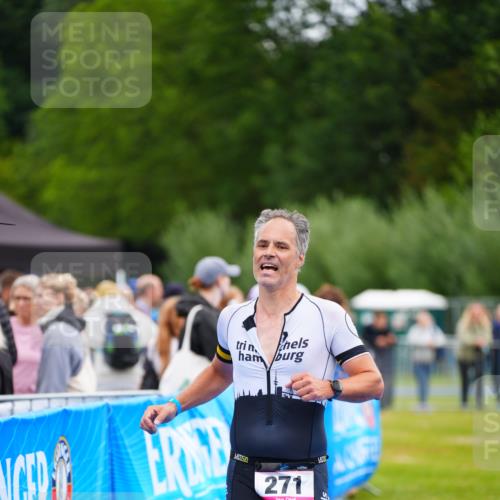 30.08.2026 - Elbe Triathlon Hamburg LAZAROV Photography http://msf.ph/oto/10048070 30.08.2026 10:32:34 Ziel 271 meine-sportfotos.de