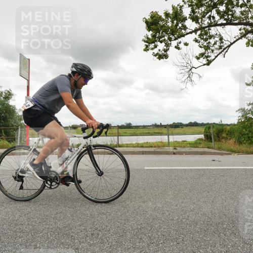 30.08.2026 - Elbe Triathlon Hamburg Michael Burmester http://msf.ph/oto/10048117 30.08.2026 15:06:03 Radfahren  meine-sportfotos.de