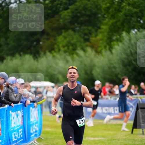 30.08.2026 - Elbe Triathlon Hamburg LAZAROV Photography http://msf.ph/oto/10048128 30.08.2026 10:32:51 Ziel 298, 433 meine-sportfotos.de