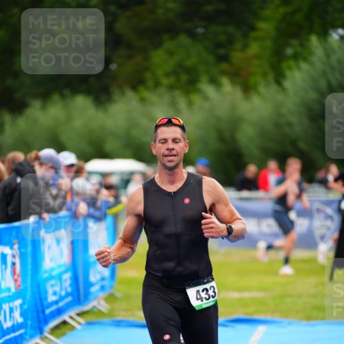 30.08.2026 - Elbe Triathlon Hamburg LAZAROV Photography http://msf.ph/oto/10048138 30.08.2026 10:32:52 Ziel 298, 433 meine-sportfotos.de