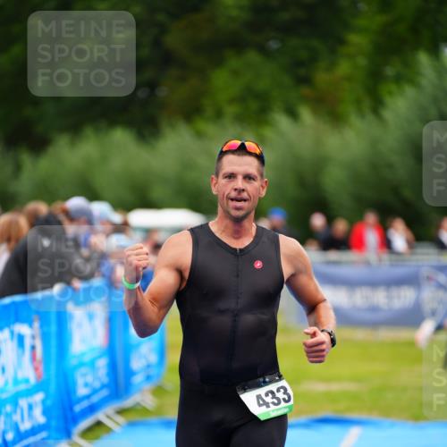 30.08.2026 - Elbe Triathlon Hamburg LAZAROV Photography http://msf.ph/oto/10048142 30.08.2026 10:32:52 Ziel 298, 433 meine-sportfotos.de