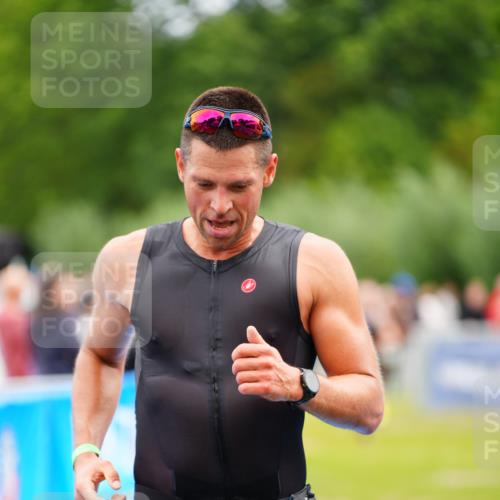 30.08.2026 - Elbe Triathlon Hamburg LAZAROV Photography http://msf.ph/oto/10048166 30.08.2026 10:32:53 Ziel 298, 433 meine-sportfotos.de