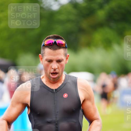 30.08.2026 - Elbe Triathlon Hamburg LAZAROV Photography http://msf.ph/oto/10048172 30.08.2026 10:32:53 Ziel 298, 433 meine-sportfotos.de