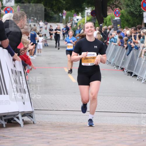 30.08.2026 - Blankeneser Heldenlauf Lena Gebhardt http://msf.ph/oto/10048182 30.08.2026 11:54:57 Ziel 2825 meine-sportfotos.de