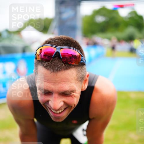 30.08.2026 - Elbe Triathlon Hamburg LAZAROV Photography http://msf.ph/oto/10048214 30.08.2026 10:32:57 Ziel 298 meine-sportfotos.de