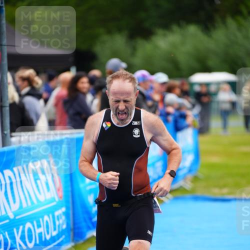 30.08.2026 - Elbe Triathlon Hamburg LAZAROV Photography http://msf.ph/oto/10048225 30.08.2026 10:32:59 Ziel 298 meine-sportfotos.de
