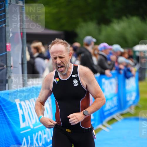 30.08.2026 - Elbe Triathlon Hamburg LAZAROV Photography http://msf.ph/oto/10048237 30.08.2026 10:32:59 Ziel 298 meine-sportfotos.de