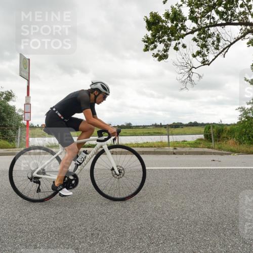 30.08.2026 - Elbe Triathlon Hamburg Michael Burmester http://msf.ph/oto/10048280 30.08.2026 15:10:30 Radfahren  meine-sportfotos.de
