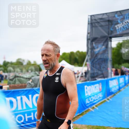 30.08.2026 - Elbe Triathlon Hamburg LAZAROV Photography http://msf.ph/oto/10048288 30.08.2026 10:33:03 Ziel  meine-sportfotos.de