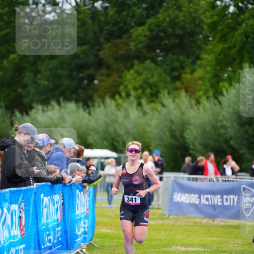 30.08.2026 - Elbe Triathlon Hamburg LAZAROV Photography http://msf.ph/oto/10048297 30.08.2026 10:33:14 Ziel 341 meine-sportfotos.de