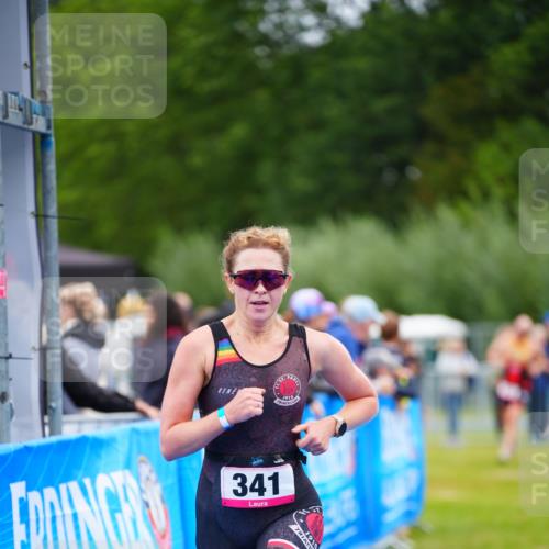 30.08.2026 - Elbe Triathlon Hamburg LAZAROV Photography http://msf.ph/oto/10048341 30.08.2026 10:33:16 Ziel 313, 341 meine-sportfotos.de