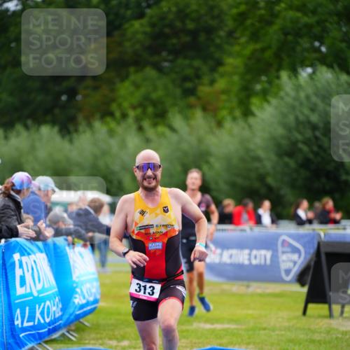 30.08.2026 - Elbe Triathlon Hamburg LAZAROV Photography http://msf.ph/oto/10048404 30.08.2026 10:33:23 Ziel 313, 326, 382 meine-sportfotos.de