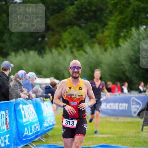30.08.2026 - Elbe Triathlon Hamburg LAZAROV Photography http://msf.ph/oto/10048409 30.08.2026 10:33:23 Ziel 313, 326, 382 meine-sportfotos.de