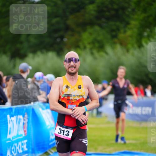 30.08.2026 - Elbe Triathlon Hamburg LAZAROV Photography http://msf.ph/oto/10048423 30.08.2026 10:33:24 Ziel 313, 326, 382 meine-sportfotos.de