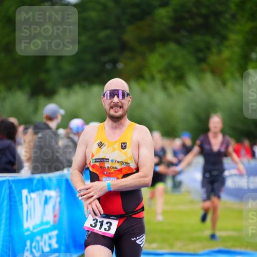 30.08.2026 - Elbe Triathlon Hamburg LAZAROV Photography http://msf.ph/oto/10048430 30.08.2026 10:33:24 Ziel 313, 326, 382 meine-sportfotos.de